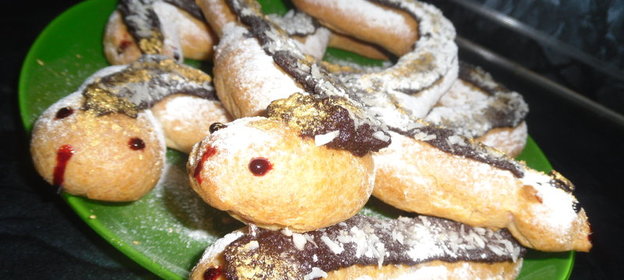 Клубнично-шоколадные эклерчики Фараоновы Змеи (из серии Подготовка к Новому году!