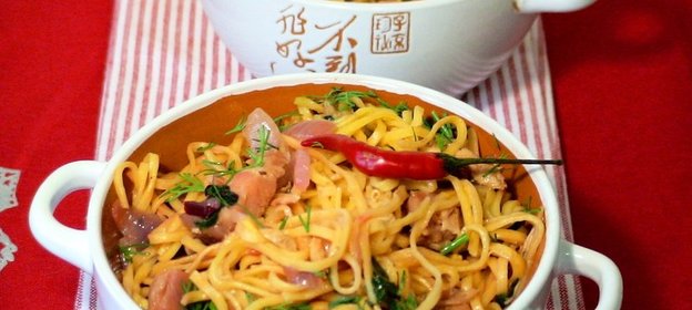 Яичная лапша с грудинкой