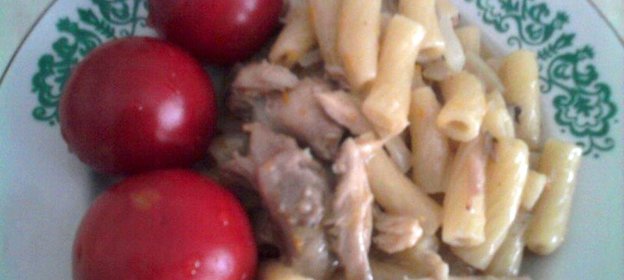 Макароны с мясом в белом соусе