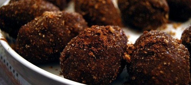 Пироженое «Картошка» с шоколадом, грецкими орехами и корицей