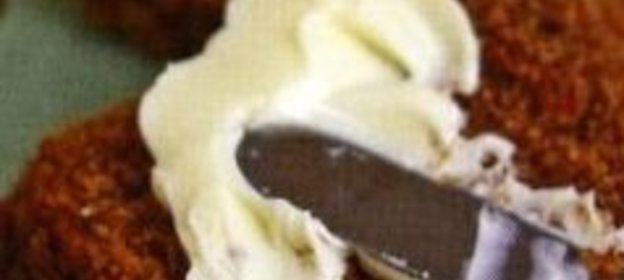 Имбирный кекс с изюмом и миндалем