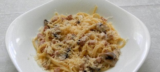 Паста с ветчиной в сливочном соусе