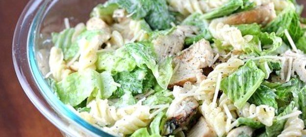 Макаронный салат «Цезарь»