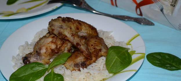 Хрустящие куриные крылышки с рисом