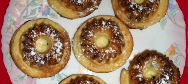 Кексы и творожной массы с изюмом