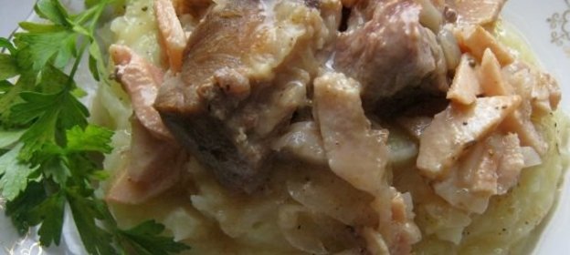 Картофельная запеканка с начинкой из баклажан и томатов