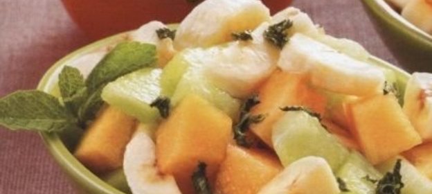 Фруктовый салат из дыни и банана