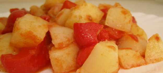 Курица, фаршированная сосисками