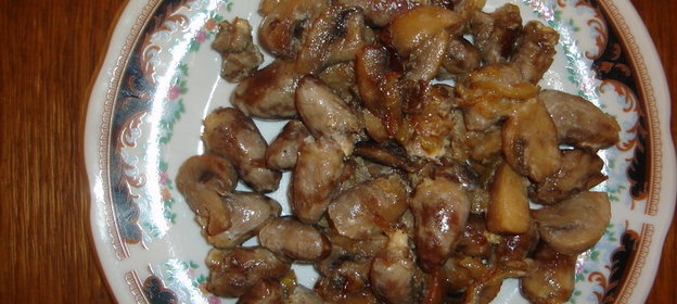 Куриные сердечки с грибами