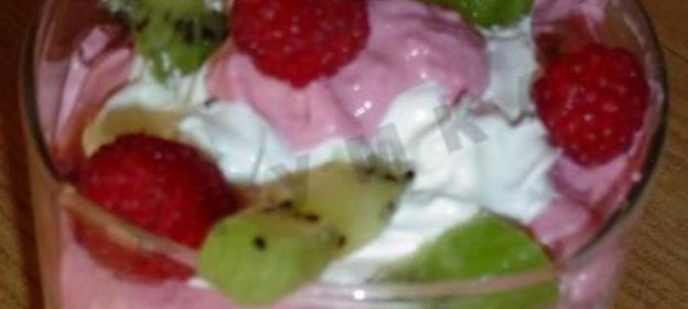 Десерт со взбитыми сливками