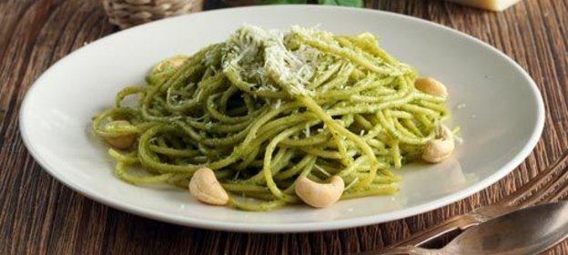 Спагетти с песто из руколы и кешью