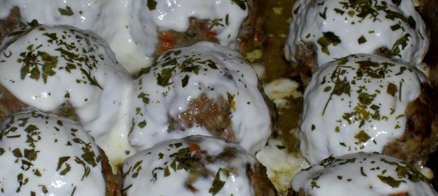 Пряный соус из зелени к красной рыбке