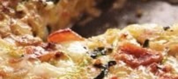 Картофельная запеканка с цуккини и беконом