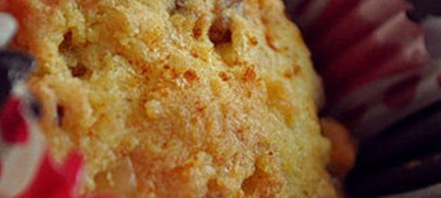 Кукурузно-сырные кексы с семечками и грецкими орехами