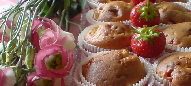 Кексы Баловство с клубничкой