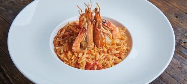 Крифарото Мэ Гаридэс (греческие макароны с тигровыми креветками)