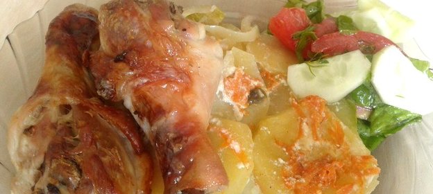 Овощная запеканка с куриной голенью
