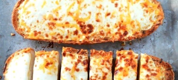 Хлеб с сыром и чесноком в духовке