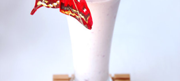 Ягодный смузи с зерненым творогом