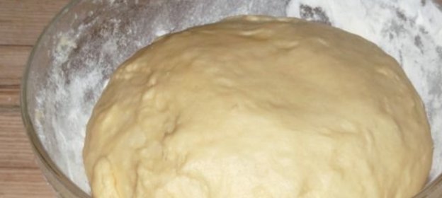 Салат из лука-порея и зелени сельдерея