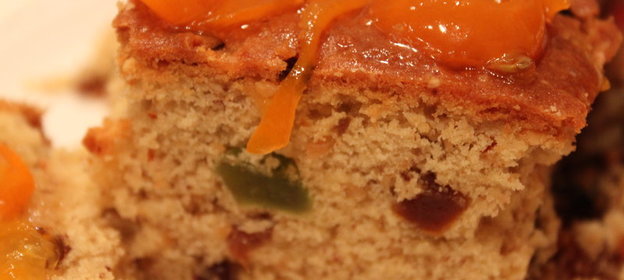 Английский фруктовый кекс с соусом из кумкватов