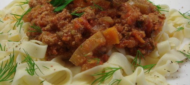 Соус Болоньез с домашней лапшой