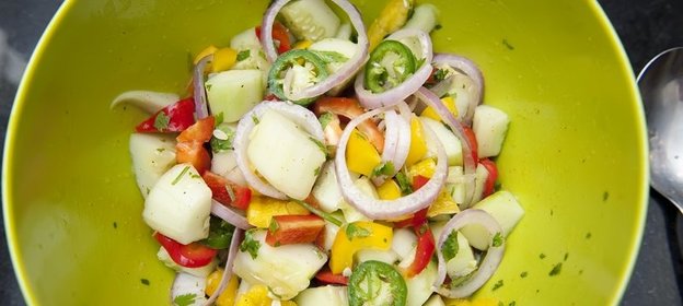 Салат из огурцов и перцев