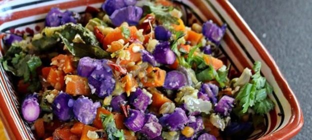 Салат из фиолетовой спаржи с морковью