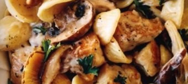 Паста с куриным филе и грибами