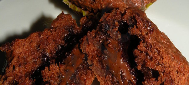 Шоколадные маффины с шоколадным сюрпризом