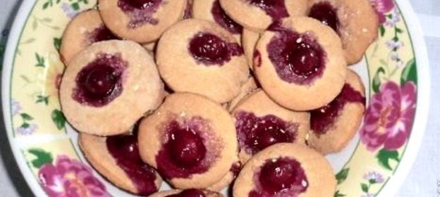 Печенье с корицей и вишней