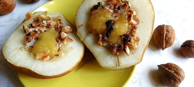 Запеченная груша с орехами