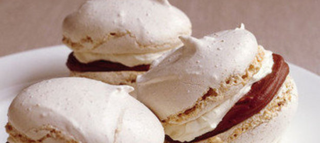 Безе с каштанами и лесным орехом