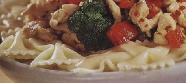 Макароны с брокколи и болгарским перцем