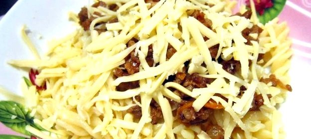 Фарш с макаронами на сковороде