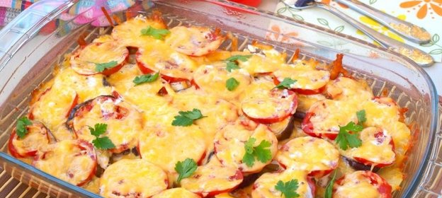 Запеканка из баклажанов, помидоров и картофеля