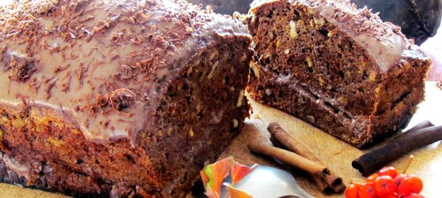 Шоколадный пирог со свеклой и орехами