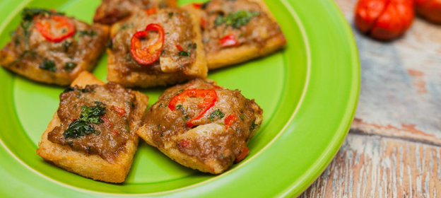 Китайская закуска из ломтиков хлеба и фарша