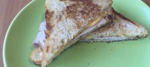 Десерт из яблок и клубники