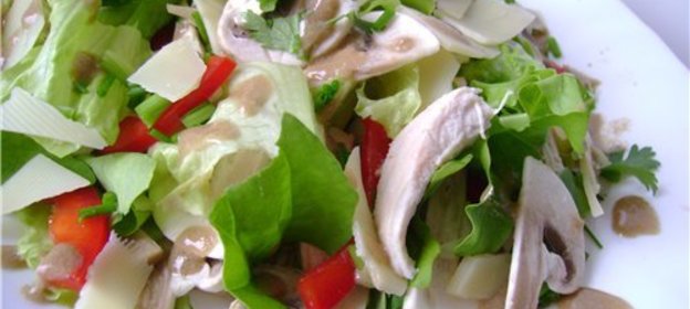 Салат с рукколой и шампиньонами