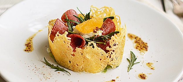 Салат-закуска с салями, мандарином и сливочным сыром. Тест-драйв с Окраиной