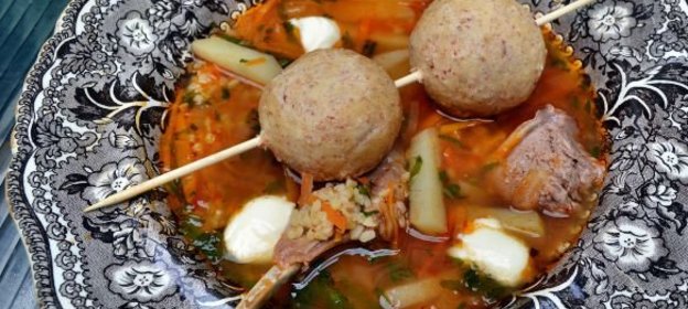 Суп с бараниной и булгуром, с маскарпоне и булочками