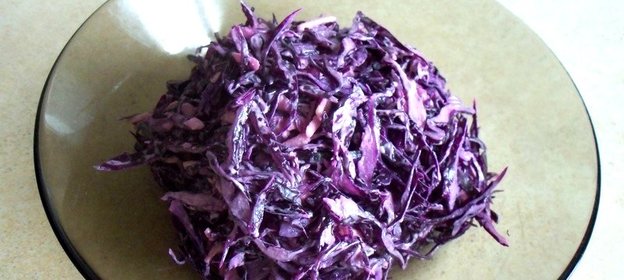 Салат из краснокочанной капусты