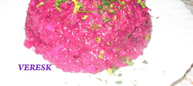 Очень простой салат из сыра, яиц и свеклы