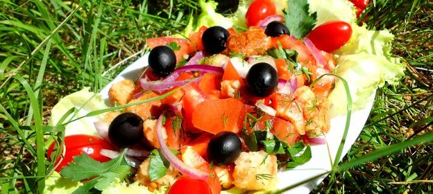 Панцанелла-итальянский хлебный салат