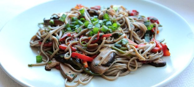 Летняя лапша соба stir-fry