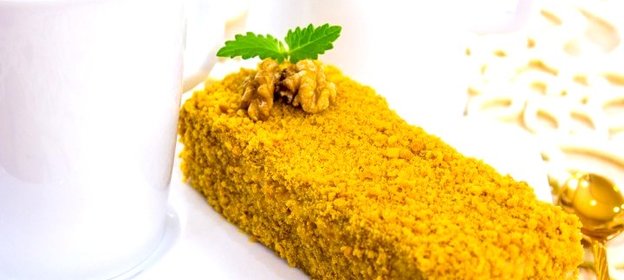 Медовое пирожное