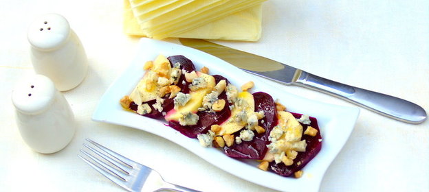 Салат со свеклой, яблоком и сыром