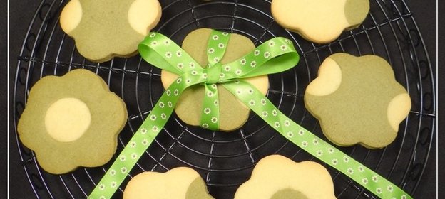 Песочное печенье с чаем матча