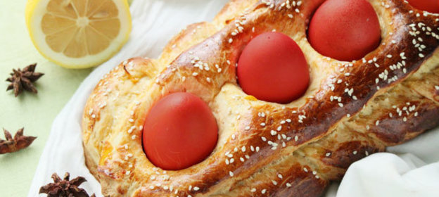 Греческий пасхальный хлеб